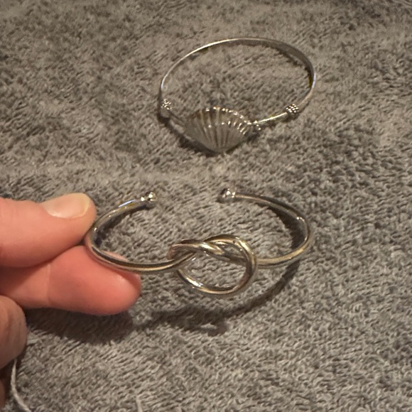 Silver Plated Knot and Shell Bracelet Set - Picture 1 of 1